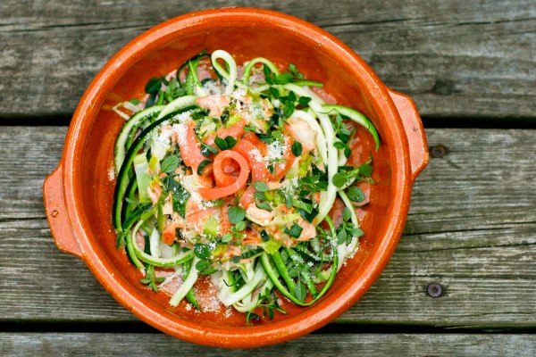 Røget laks og porrer i timian fløde