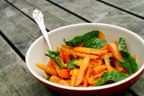 Ristede orangerødder med nøddesalt og chili