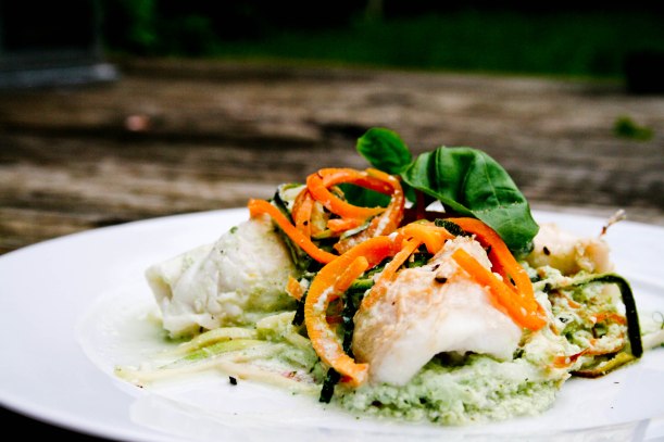Rødtungeruller med basilikum/ hvidløgs ricotta og grøntsags spaghetti