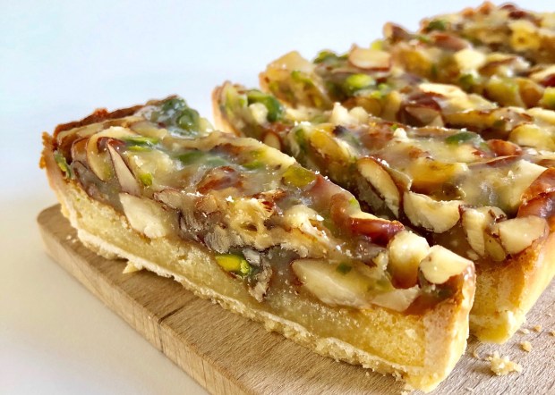 Nøddekarameltærte med mazarinmasse