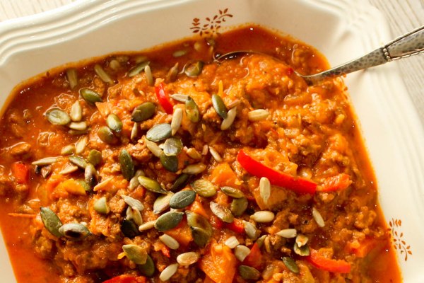 Halloween gryde med græskar og chili Halloween gryde med græskar og chili