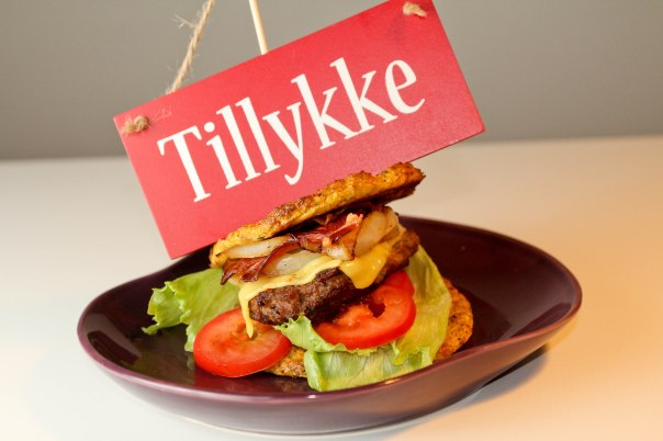 Saftig bacon-cheeseburger og 1 års fødselsdag Saftig bacon-cheeseburger og 1 års fødselsdag