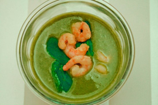 Thaisuppe med spinat, grøn karry og rejer