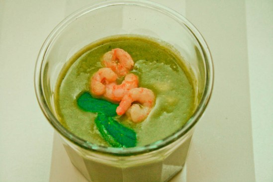 Thaisuppe med spinat, grøn karry og rejer