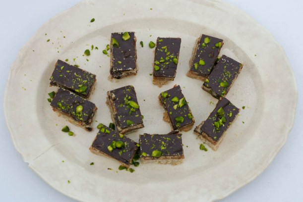 Cookie dough biscuits med dolce latte og chokolade