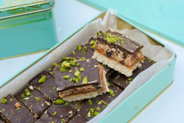 Cookie dough biscuits med dolce latte og chokolade