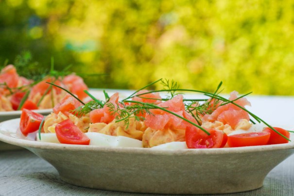 Æg med cremet laksefyld