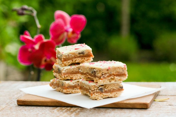 Blondie biscuits med cookie dough og karamelcreme