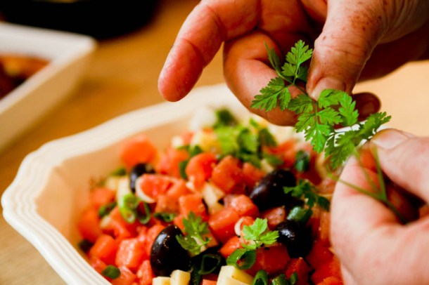 Vandmelonsalat med feta, forårsløg og kørvel