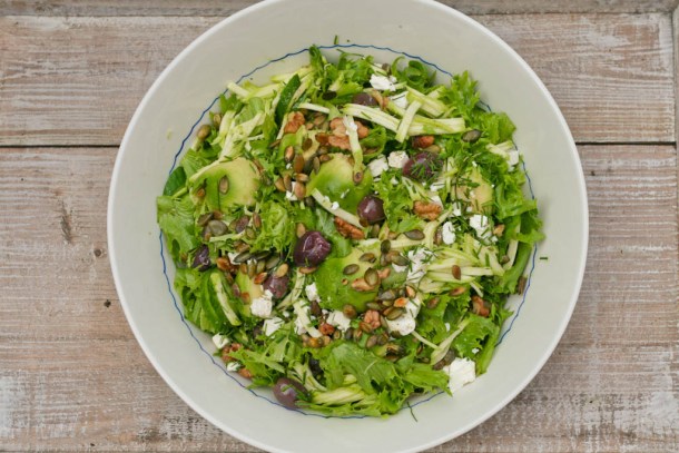 Frillicesalat med grønne sager og caesardressing fra Cardini´s