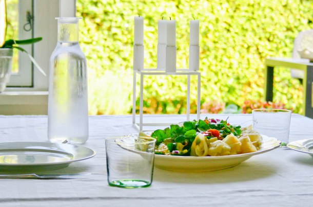 Frokostsalat med hellefisk, æg og bagte tomater-3