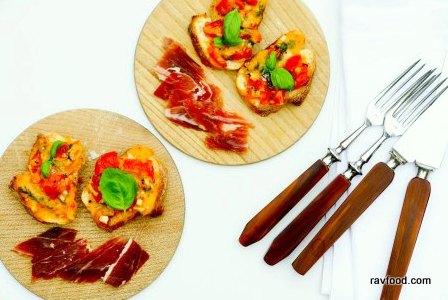 bruschetta-med-tomat-og-ost-4