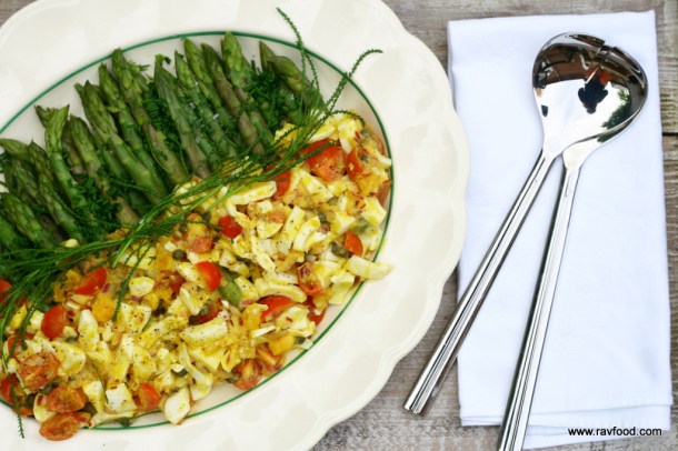 Grønne asparges med æggevinaigrette