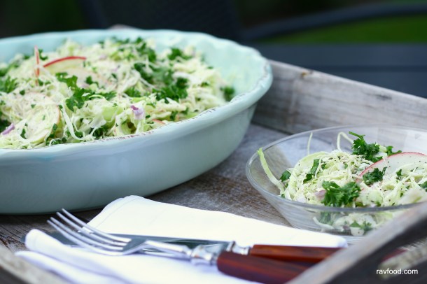 Coleslaw med spidskål og æble