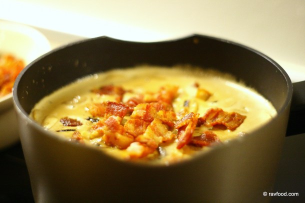 Sauce med bacon og champignons