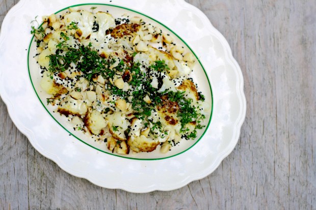 Bagt blomkål med macadamia, karse og sennepscreme