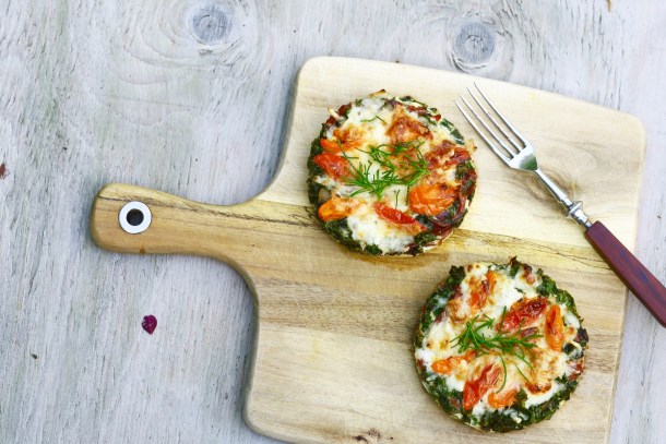 Grønkålstærte med skinke, løg og hytteost.