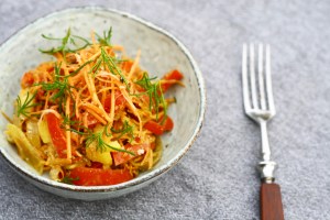 Kinesiek grøntsagsblanding med karry