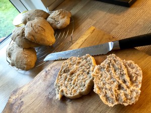 Koldthævede grovboller